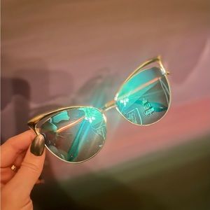 Alien cat eye blue sunglasses